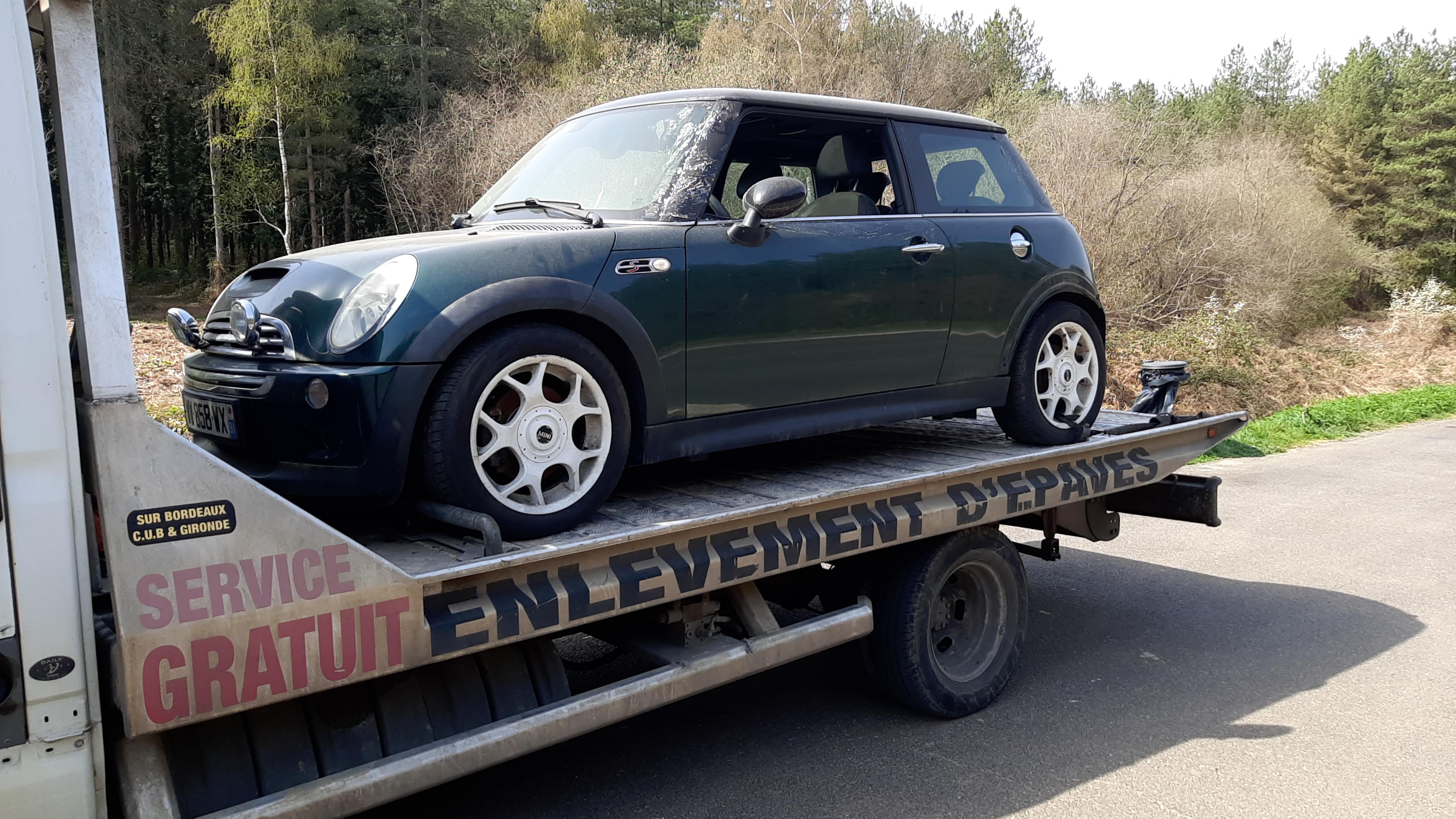 Vehicule de depannage pour intervention rapide d epaviste

